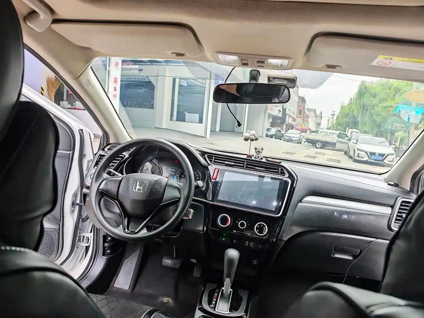 2017 Honda Crider 1.5L CVT Comfort Edition — миниатюра 3