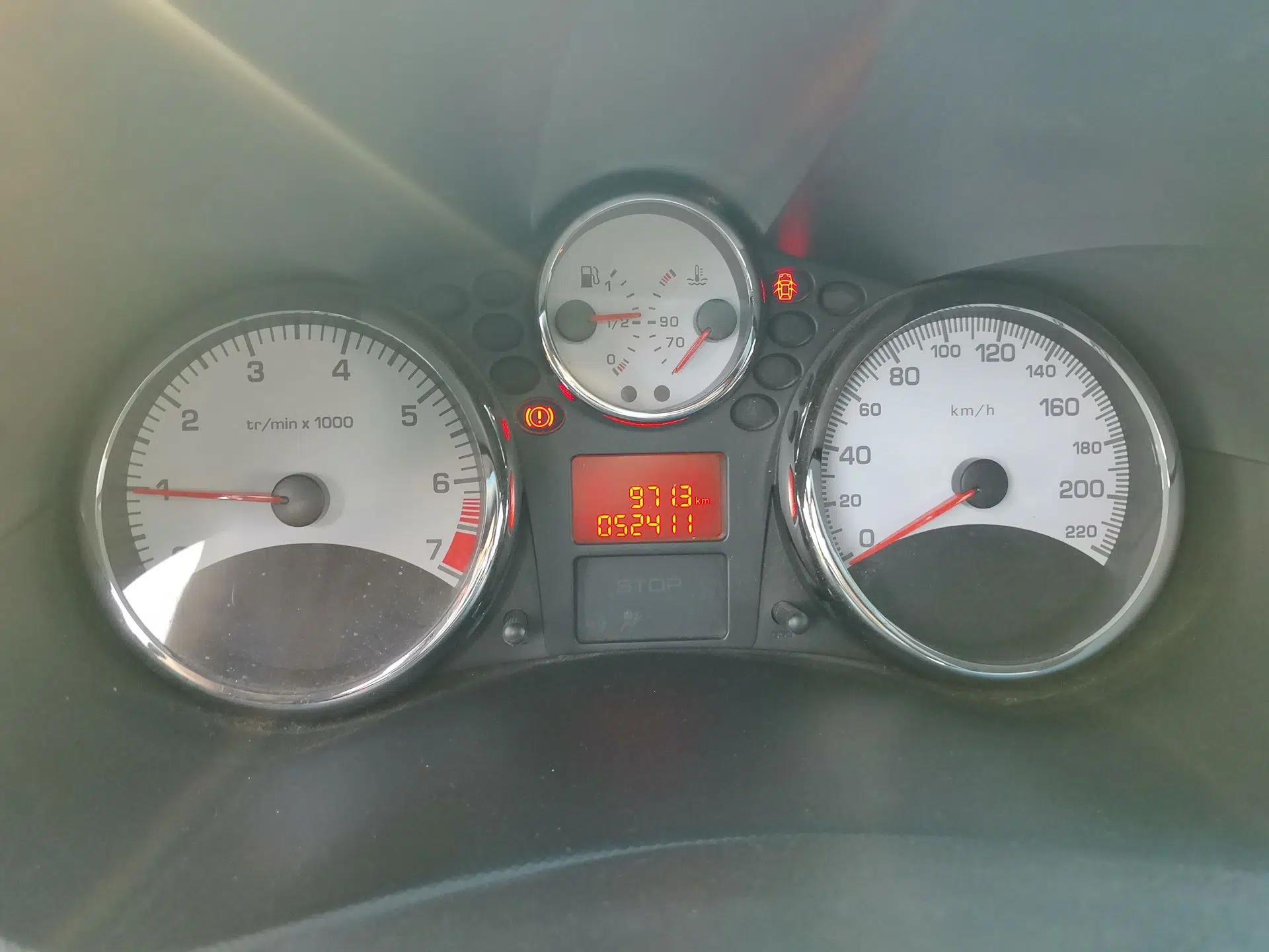 Peugeot 207 2011 Sedan 1.4L Manual Yule Edition — миниатюра 11