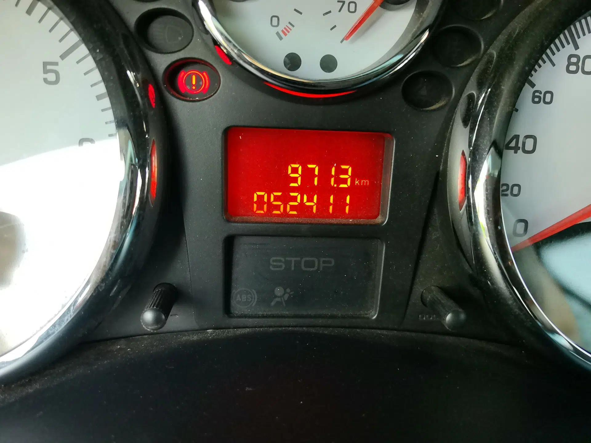 Peugeot 207 2011 Sedan 1.4L Manual Yule Edition — миниатюра 12