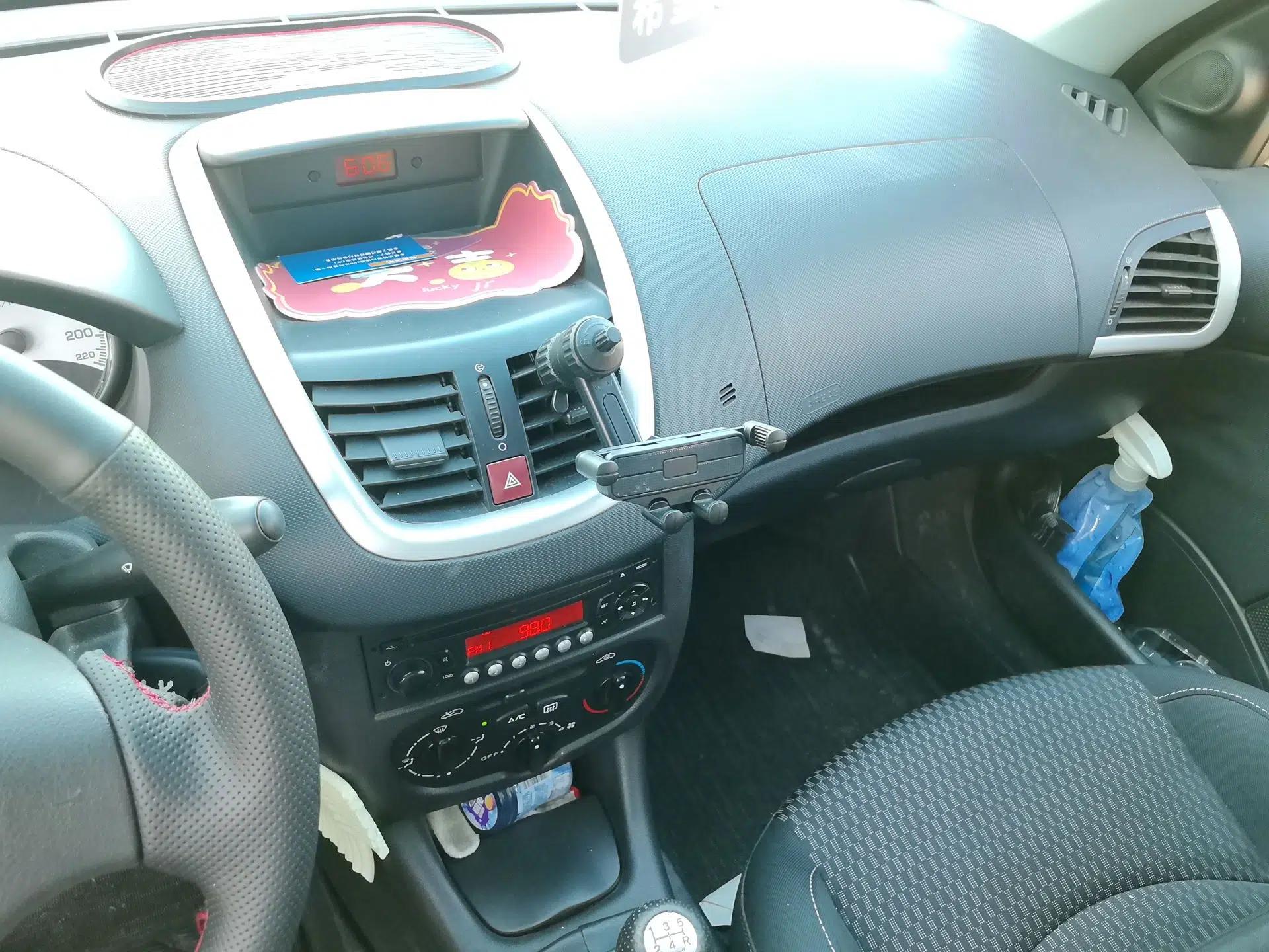 Peugeot 207 2011 Sedan 1.4L Manual Yule Edition — миниатюра 13