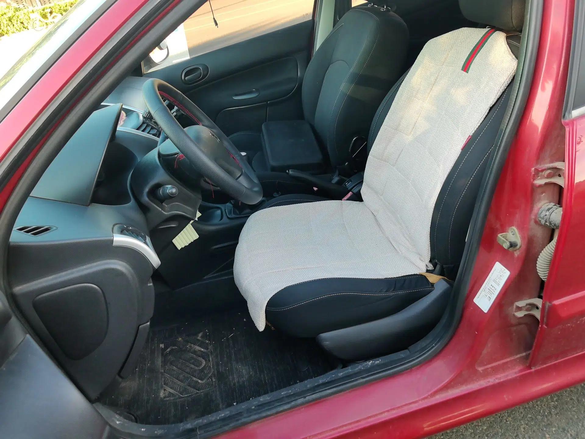 Peugeot 207 2011 Sedan 1.4L Manual Yule Edition — миниатюра 15