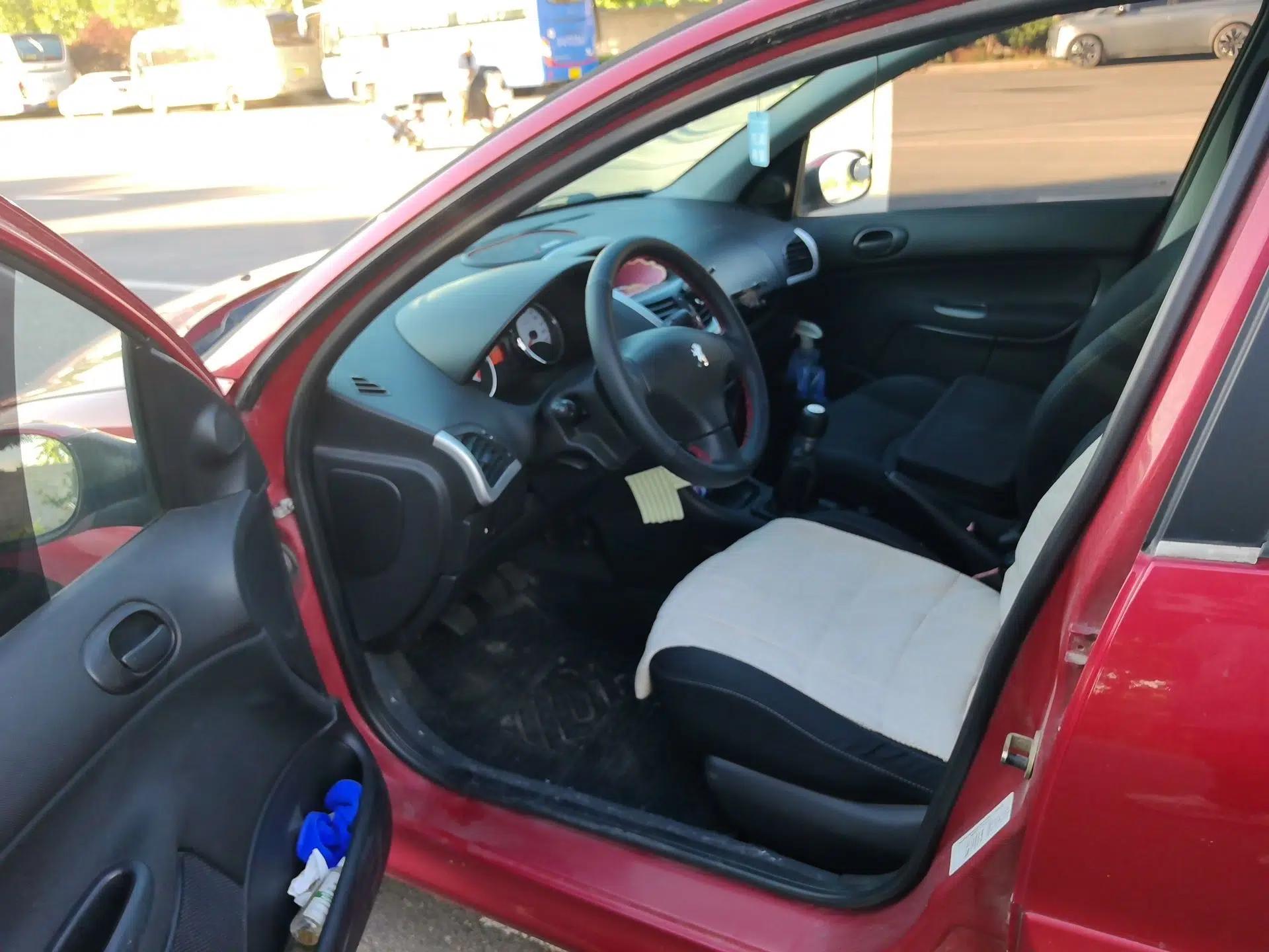 Peugeot 207 2011 Sedan 1.4L Manual Yule Edition — миниатюра 16