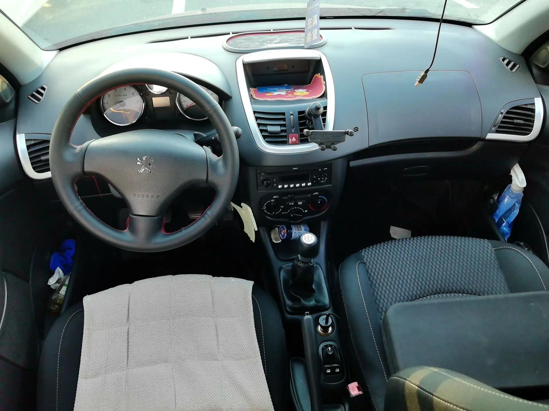 Peugeot 207 2011 Sedan 1.4L Manual Yule Edition — миниатюра 9