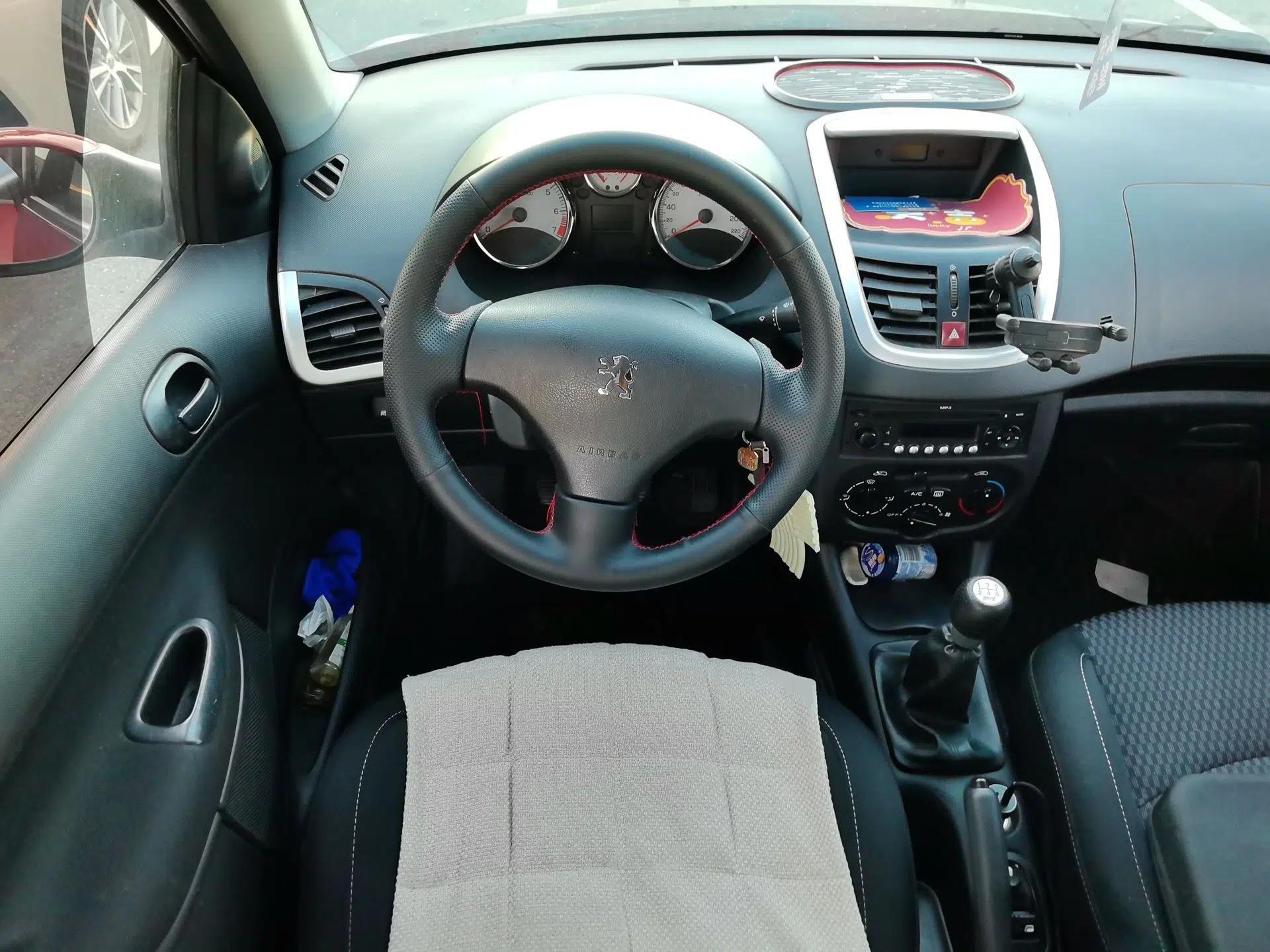 Peugeot 207 2011 Sedan 1.4L Manual Yule Edition — миниатюра 10