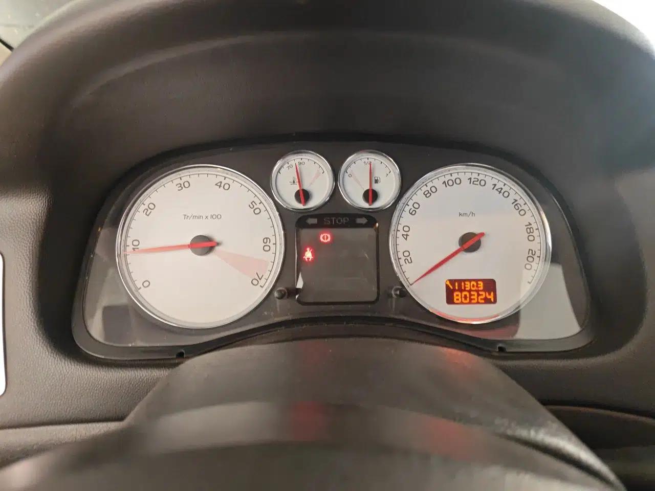 Peugeot 307 2013 Hatchback 1.6L Manual Comfort Edition — миниатюра 11