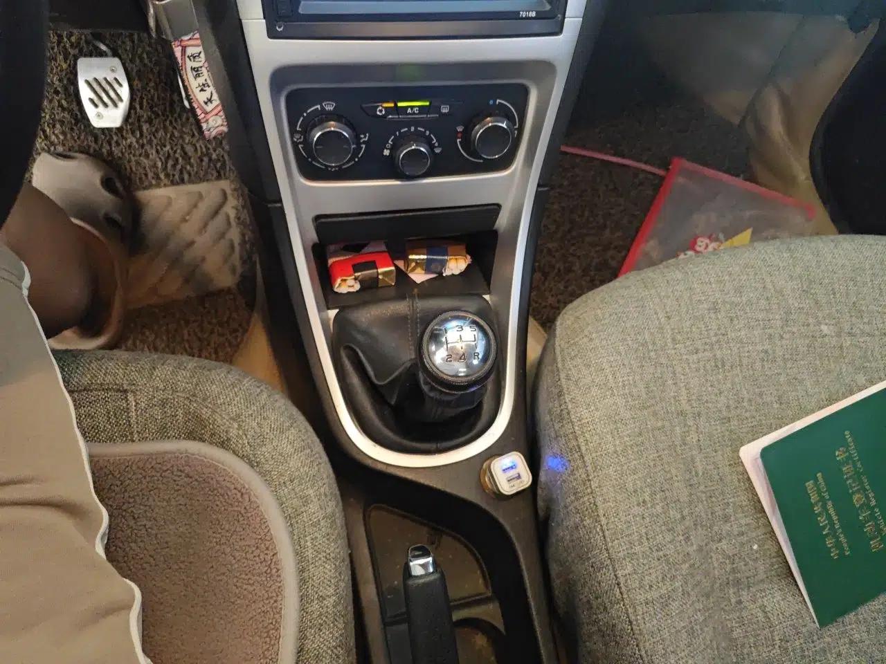 Peugeot 307 2013 Hatchback 1.6L Manual Comfort Edition — миниатюра 14