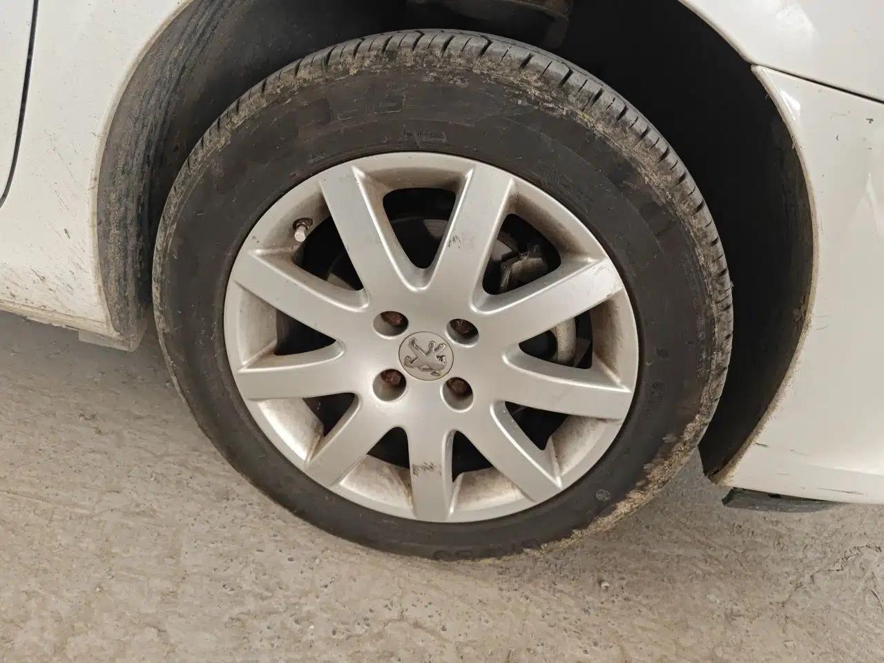 Peugeot 307 2013 Hatchback 1.6L Manual Comfort Edition — миниатюра 8