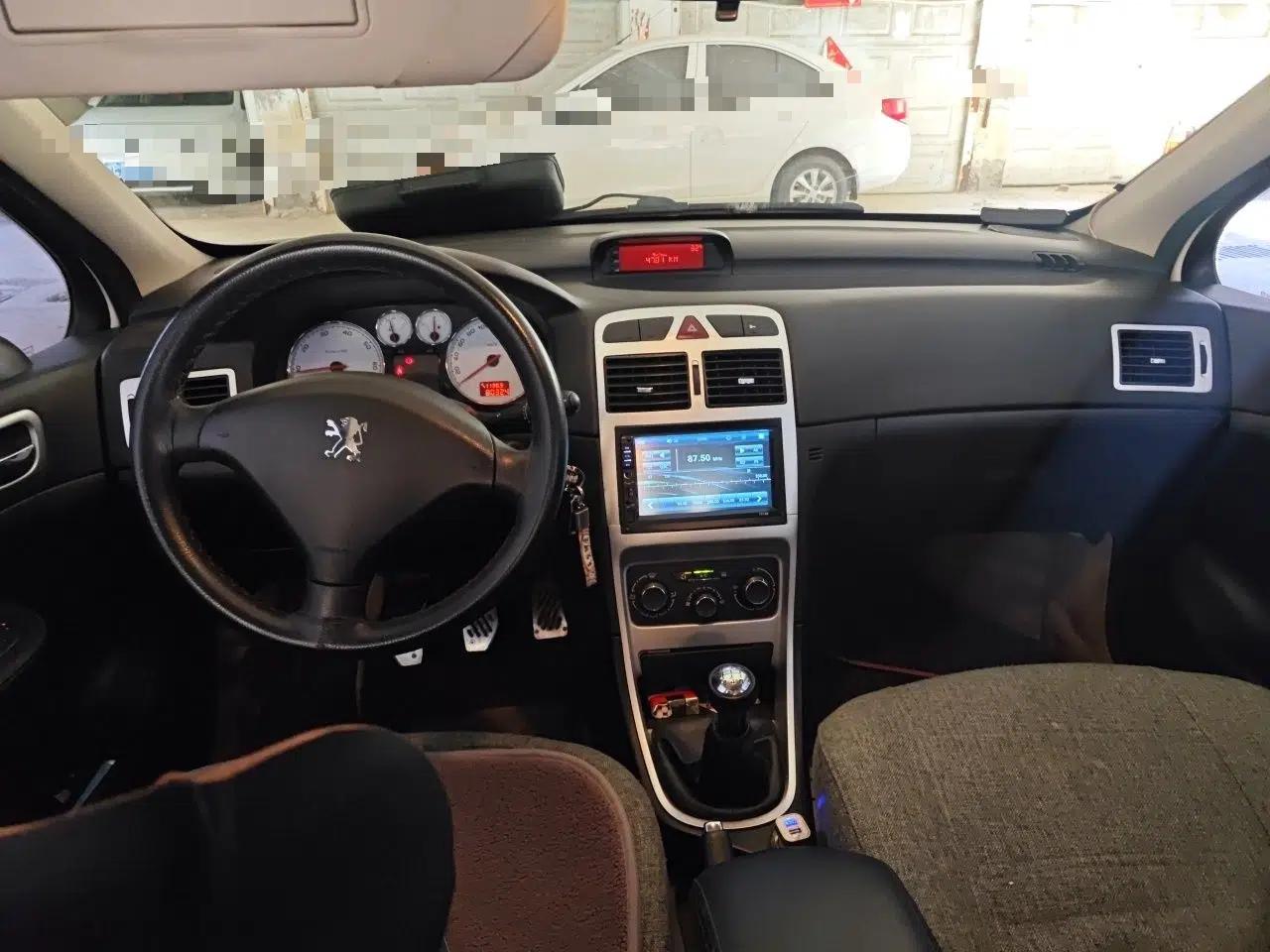 Peugeot 307 2013 Hatchback 1.6L Manual Comfort Edition — миниатюра 9