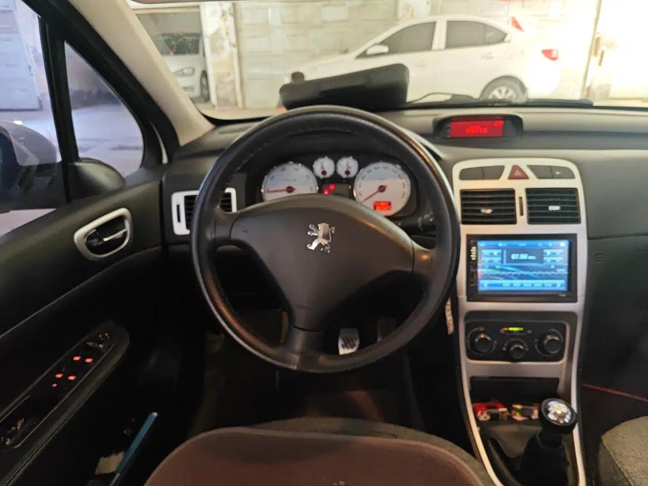 Peugeot 307 2013 Hatchback 1.6L Manual Comfort Edition — миниатюра 10