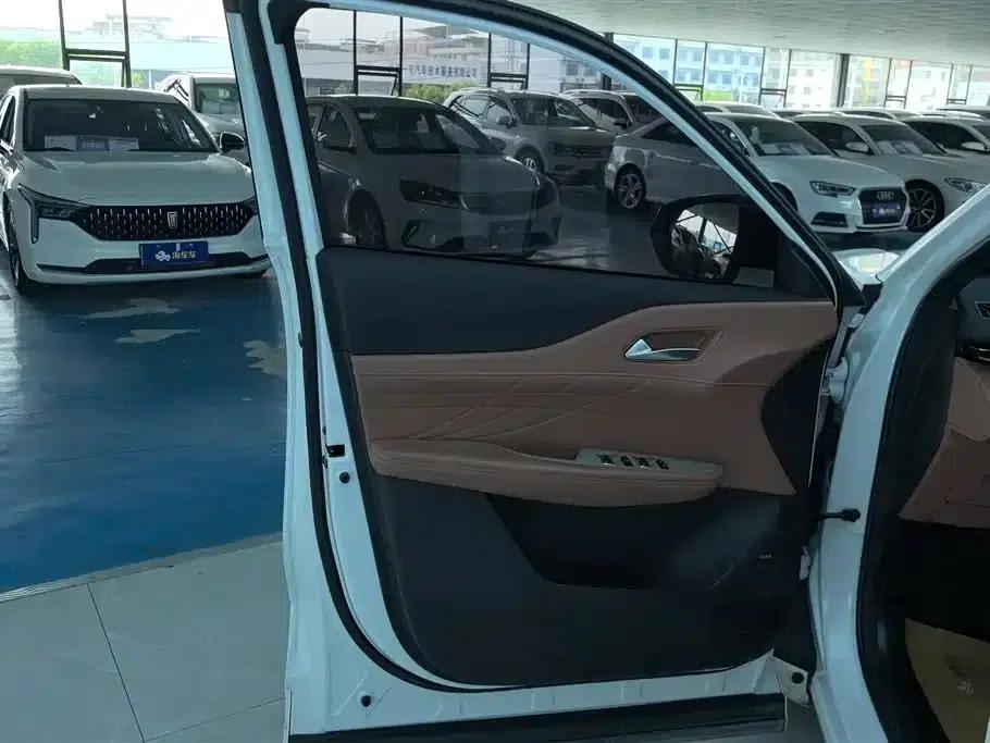 Changan UNI-Z New Energy 2024 Blue Whale Smart Electric iDD 125km Excellent Edition — миниатюра 7