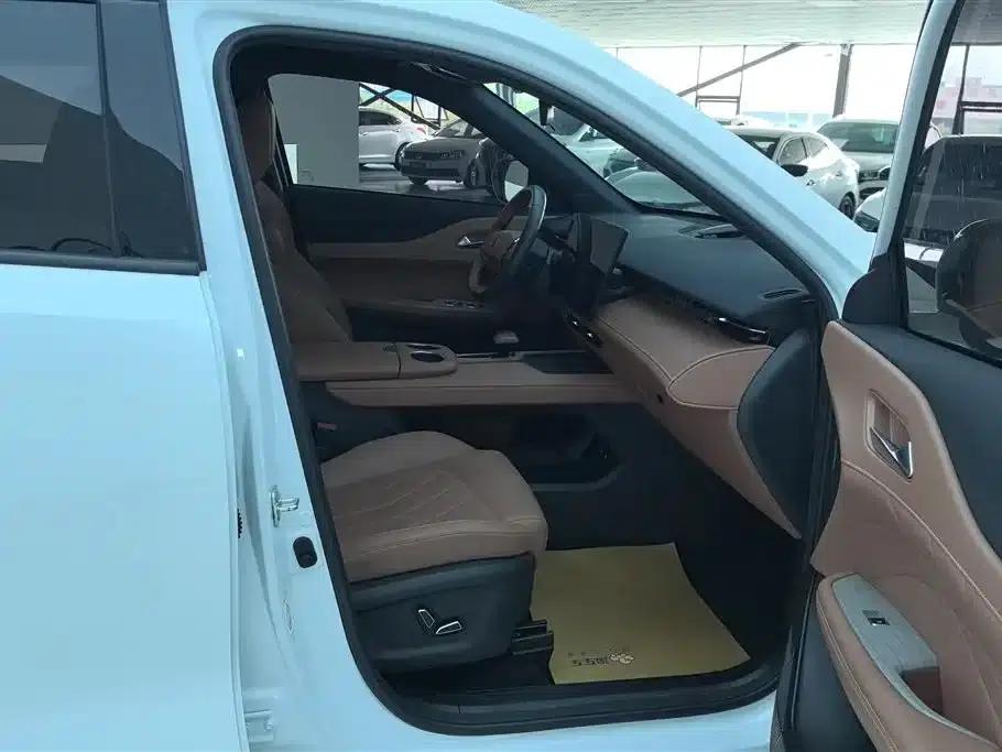 Changan UNI-Z New Energy 2024 Blue Whale Smart Electric iDD 125km Excellent Edition — миниатюра 8