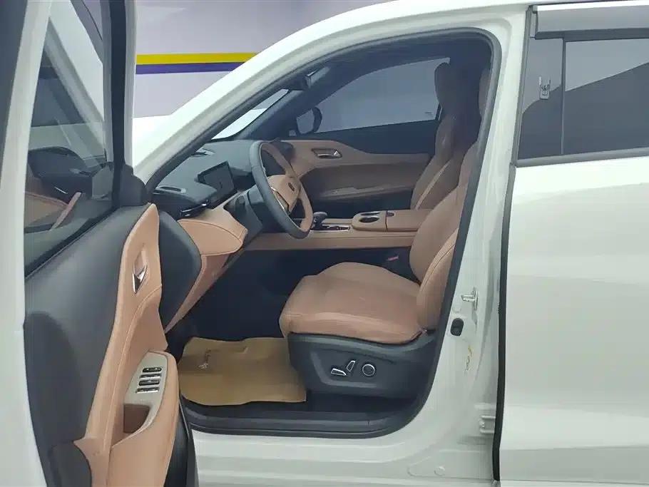 Changan UNI-Z New Energy 2024 Blue Whale Smart Electric iDD 125km Excellent Edition — миниатюра 9
