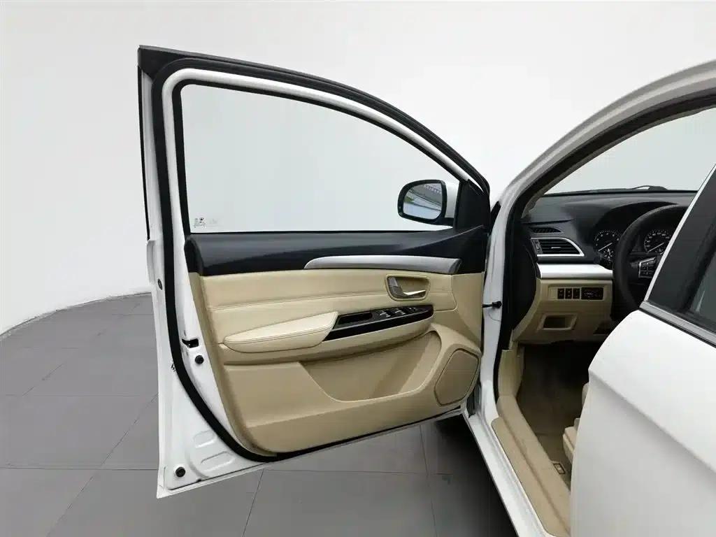 Great Wall C30 2016 1.5L Manual Deluxe Edition — миниатюра 8