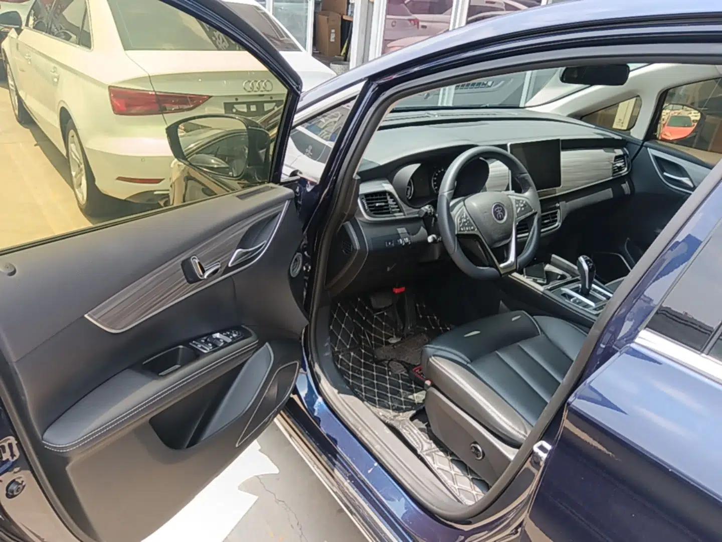 BYD Song MAX New Energy 2019 DM 1.5T Smart Connect Advanced 7-Seater China VI Standard — миниатюра 23