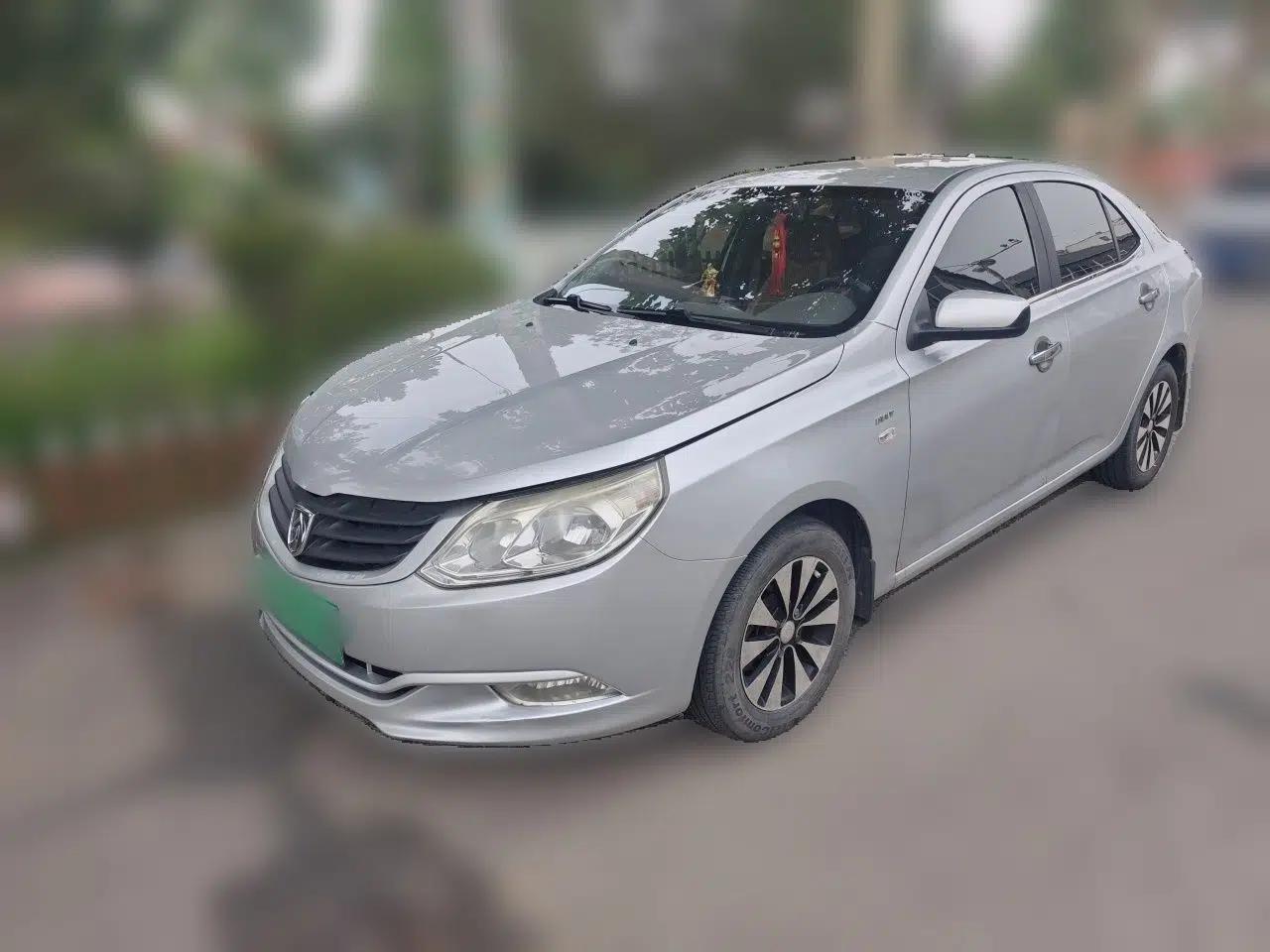 Baojun 630 2011 1.5L manual Comfort trim level — миниатюра 1