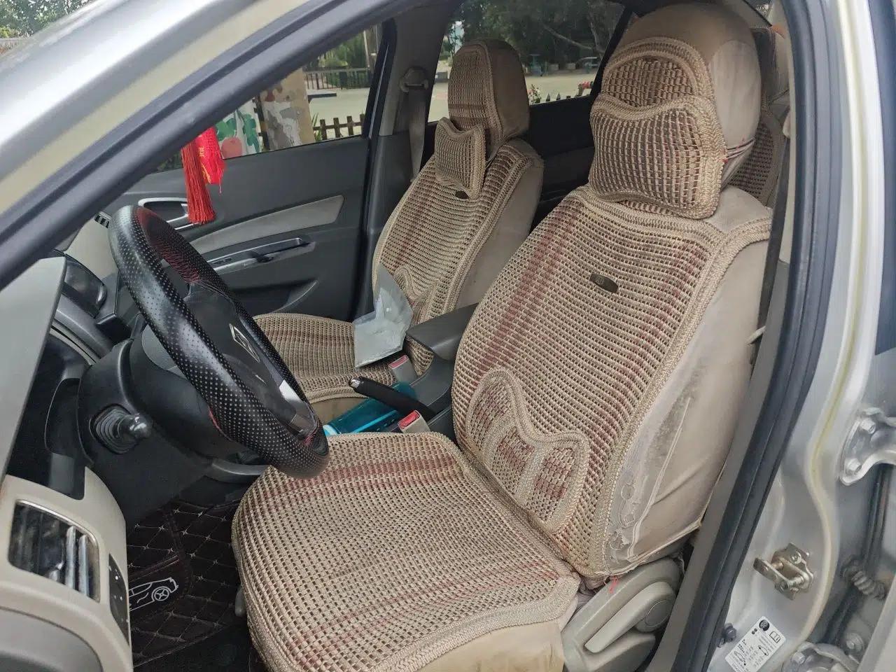 Baojun 630 2011 1.5L manual Comfort trim level — миниатюра 15
