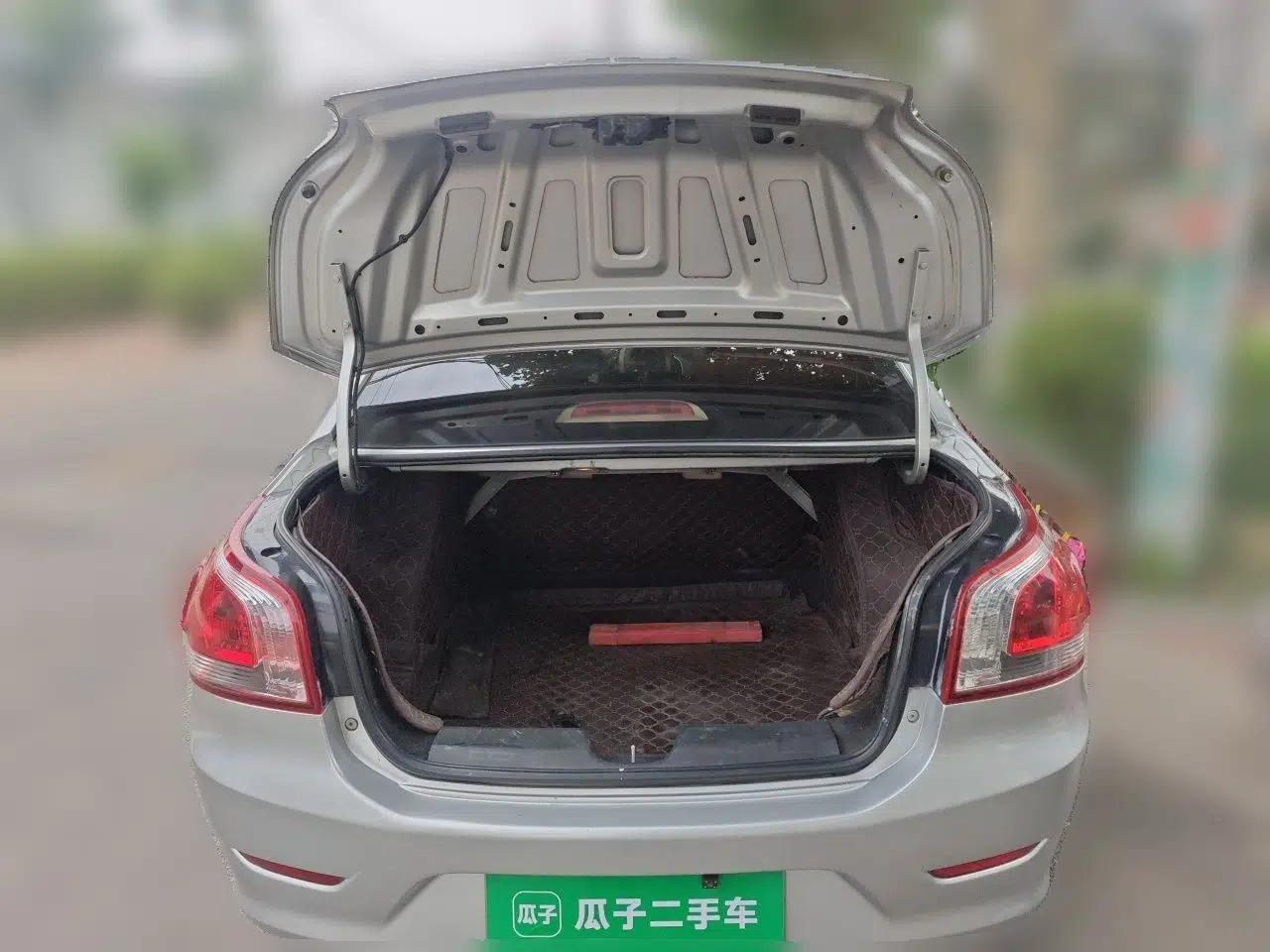 Baojun 630 2011 1.5L manual Comfort trim level — миниатюра 19