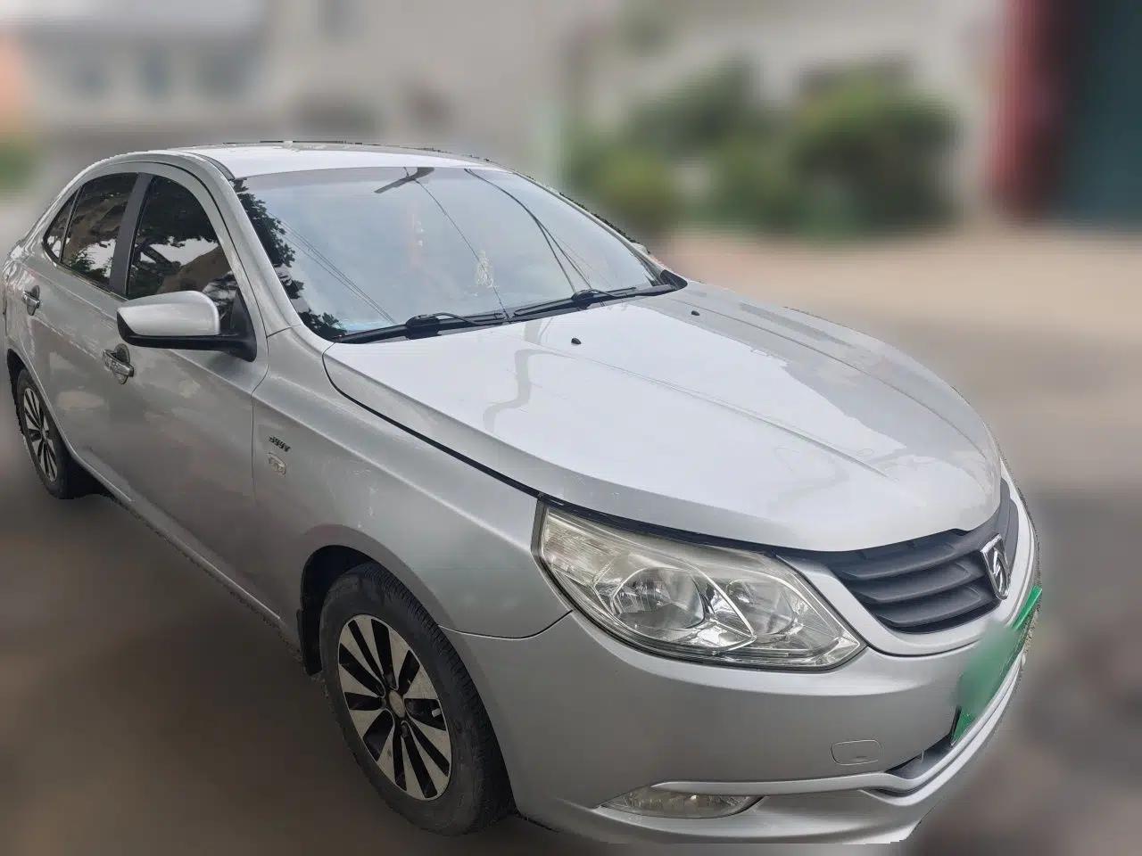 Baojun 630 2011 1.5L manual Comfort trim level — миниатюра 3