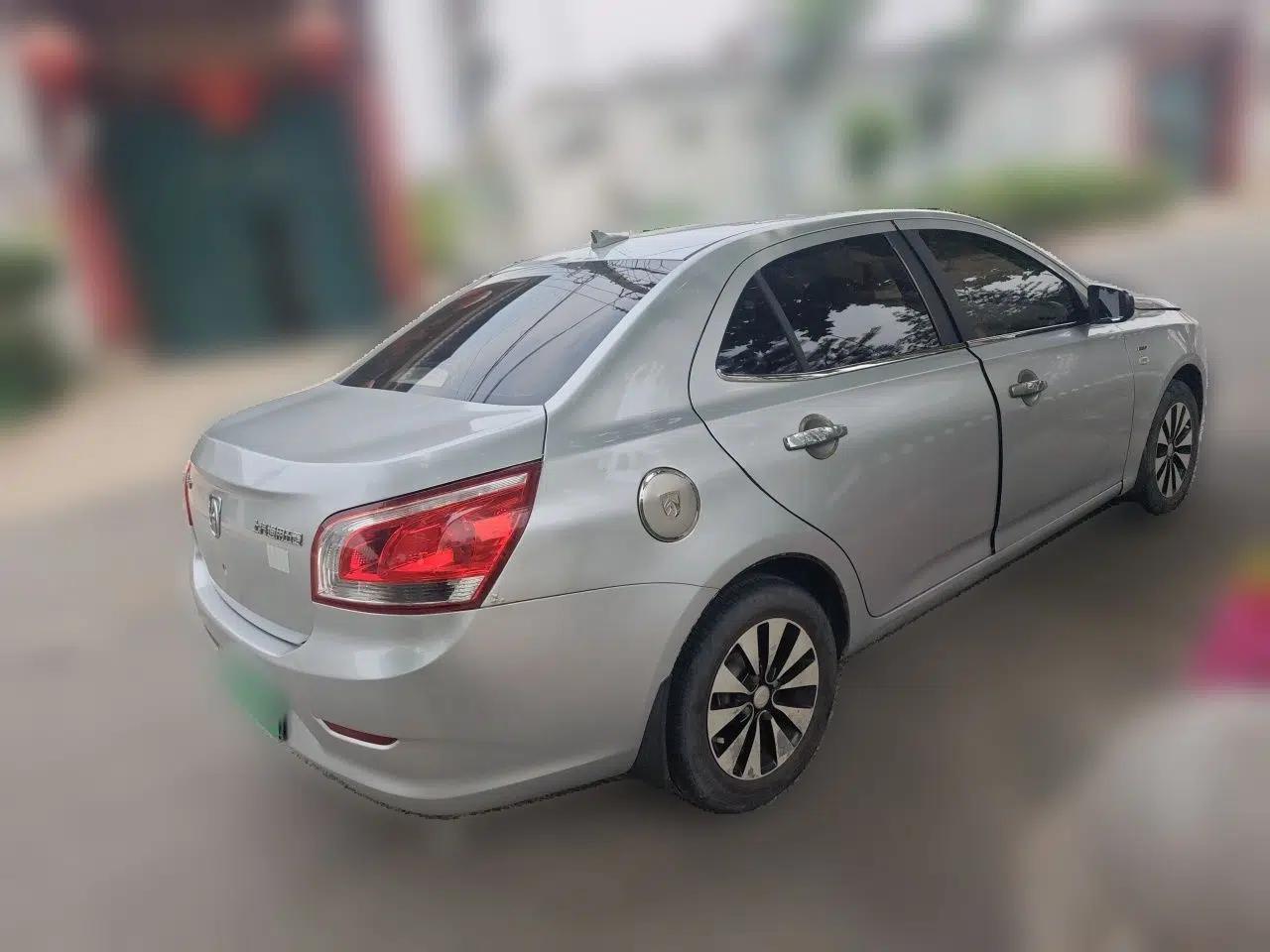 Baojun 630 2011 1.5L manual Comfort trim level — миниатюра 6