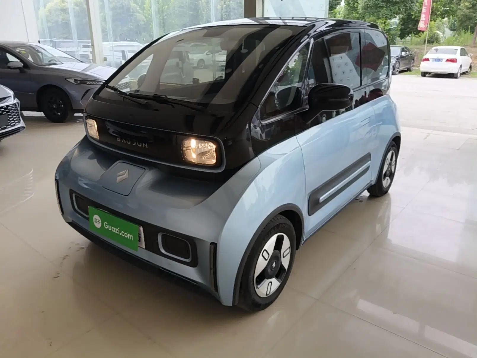 Baojun E300 2020 Plus Interstellar Smart Edition — миниатюра 1