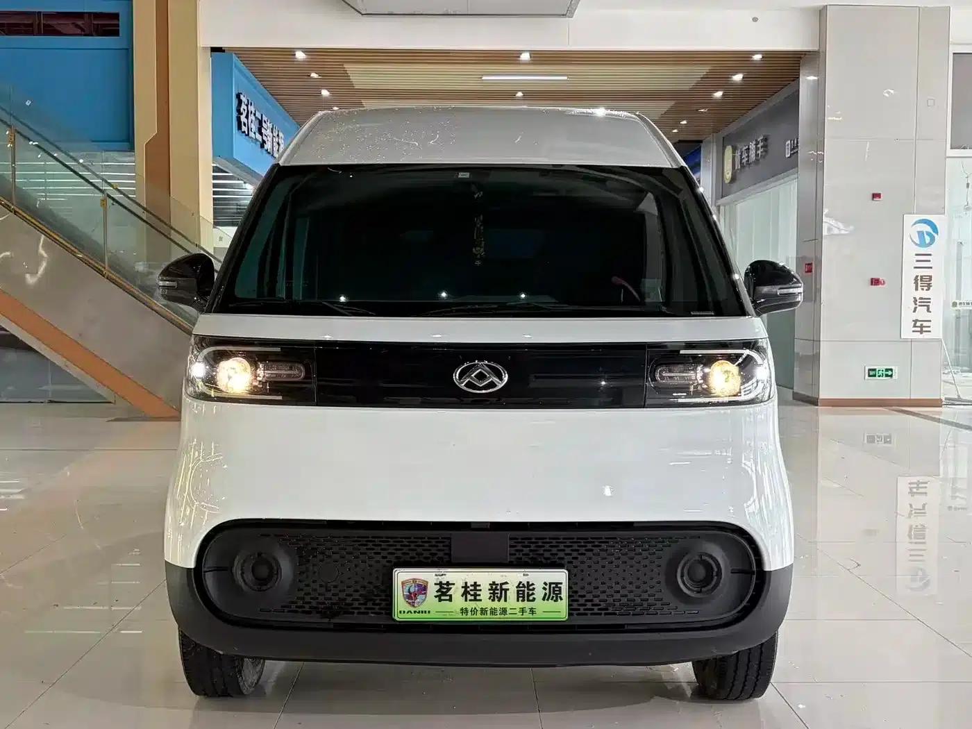 Dana V1 2024 Model, V1 Long Wheelbase High Roof, Multi-functional Version (62kWh) — миниатюра 2