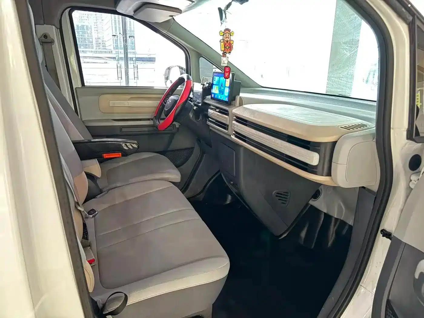 Dana V1 2024 Model, V1 Long Wheelbase High Roof, Multi-functional Version (62kWh) — миниатюра 13