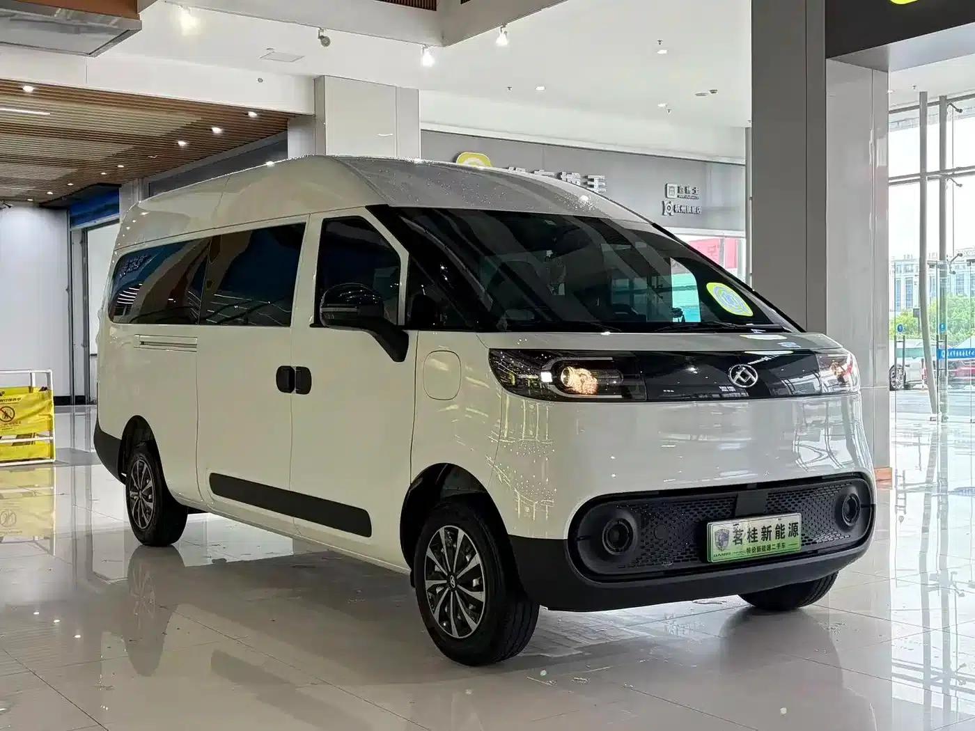 Dana V1 2024 Model, V1 Long Wheelbase High Roof, Multi-functional Version (62kWh) — миниатюра 3