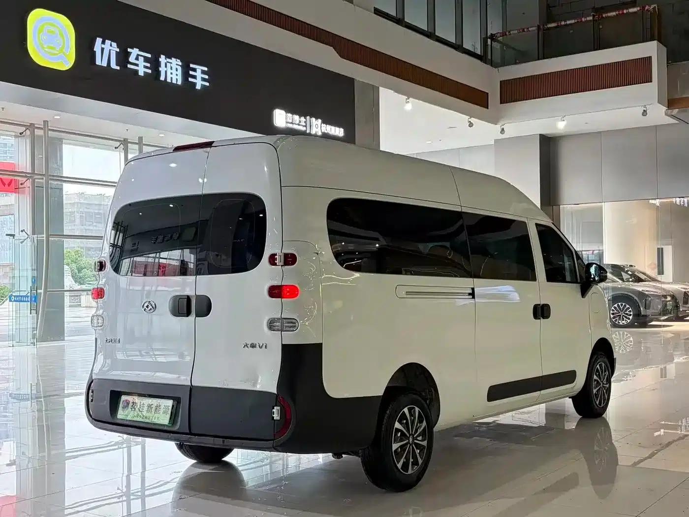 Dana V1 2024 Model, V1 Long Wheelbase High Roof, Multi-functional Version (62kWh) — миниатюра 5