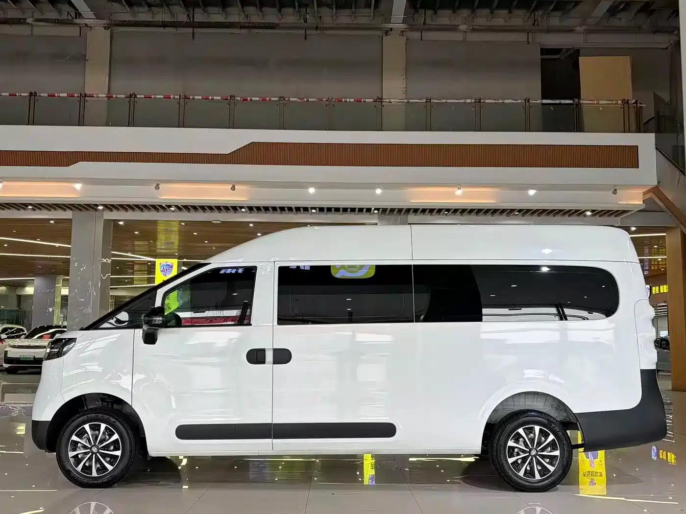 Dana V1 2024 Model, V1 Long Wheelbase High Roof, Multi-functional Version (62kWh) — миниатюра 8