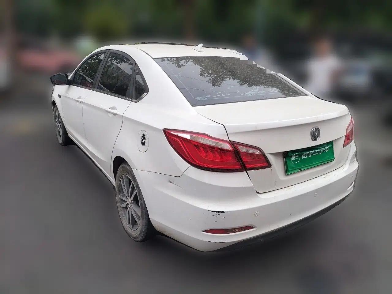 CHANGAN Eado New Energy 2018 1.0T PHEV Navigation Model — миниатюра 4