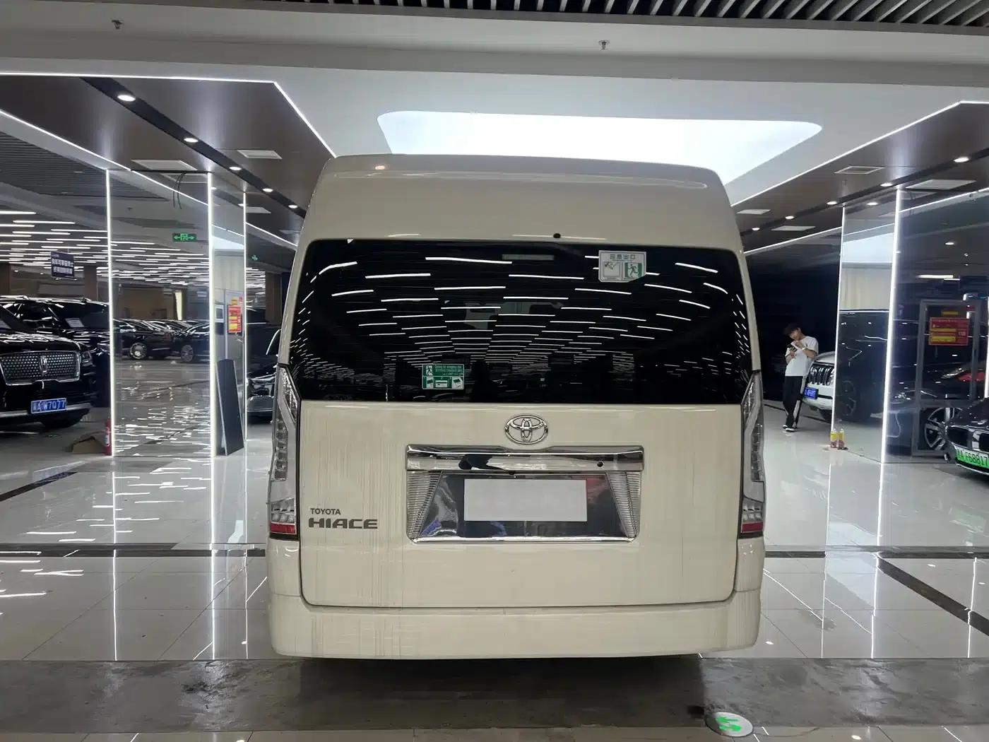 2021 HIACE 3.5L Middle East Edition — миниатюра 11