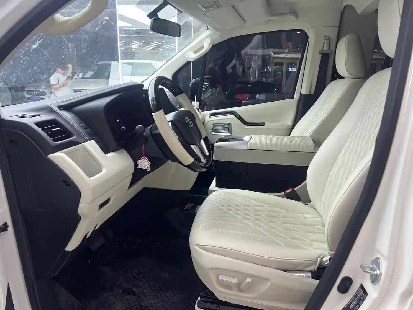 2021 HIACE 3.5L Middle East Edition — миниатюра 4