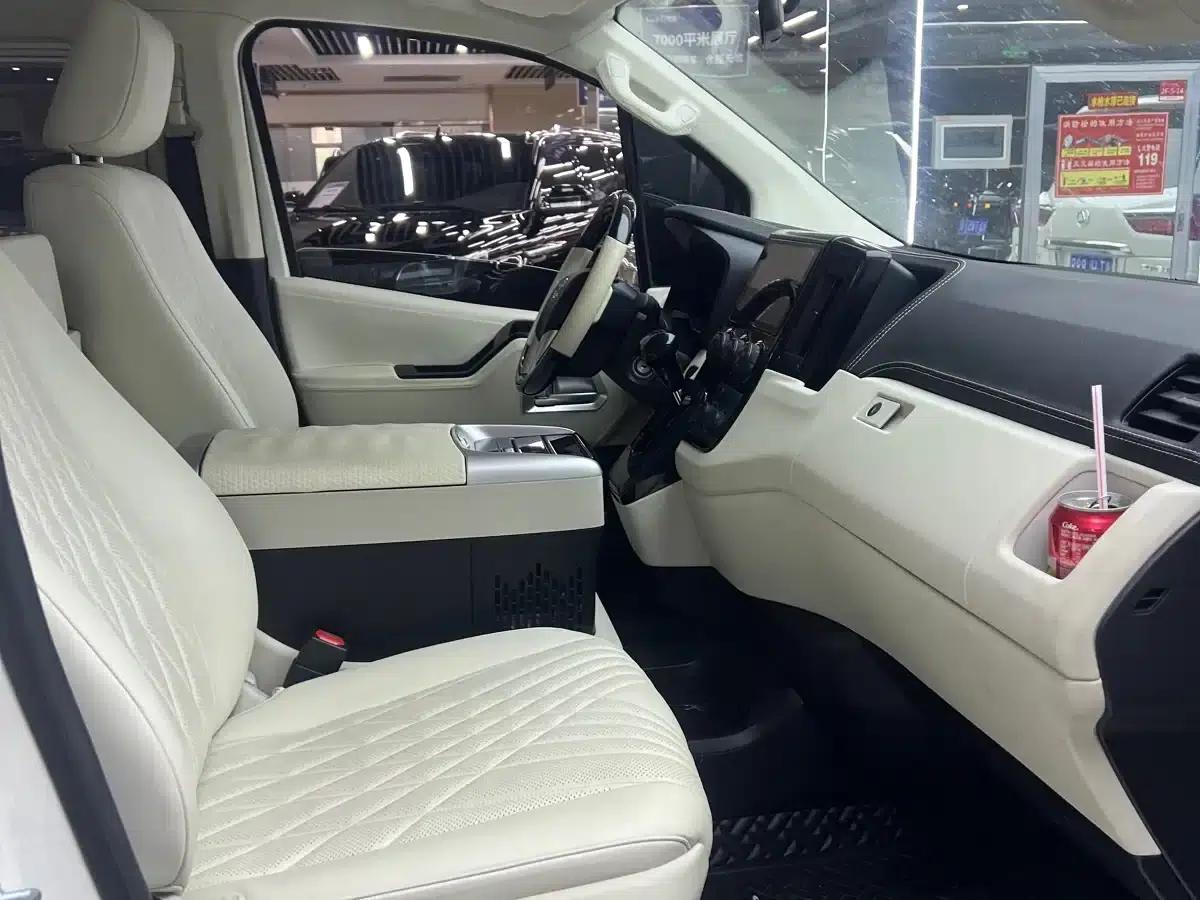 2021 HIACE 3.5L Middle East Edition — миниатюра 5