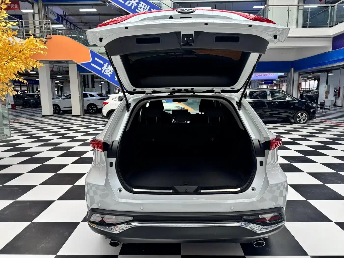 HARRIER 2023 Hybrid 2.5L CVT 2WD Luxury Edition — миниатюра 11