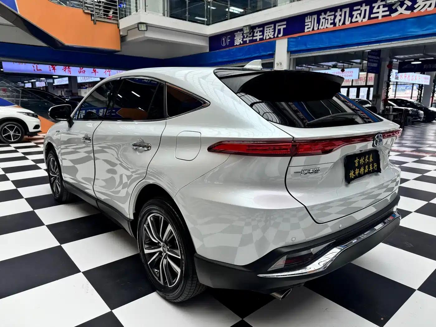 HARRIER 2023 Hybrid 2.5L CVT 2WD Luxury Edition — миниатюра 12