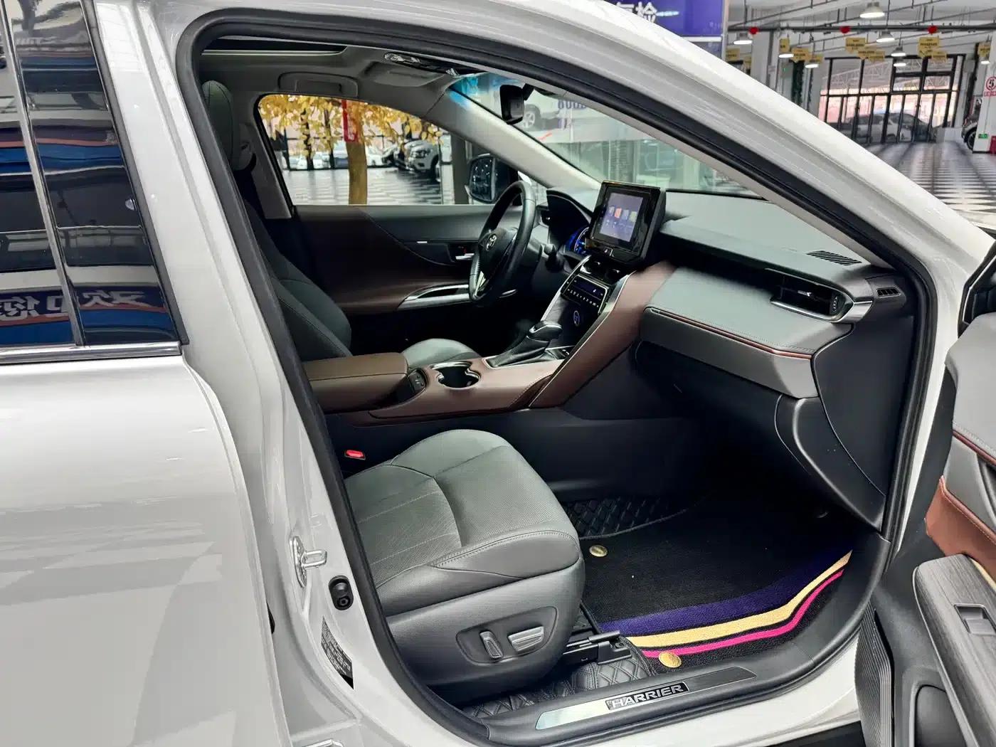 HARRIER 2023 Hybrid 2.5L CVT 2WD Luxury Edition — миниатюра 18