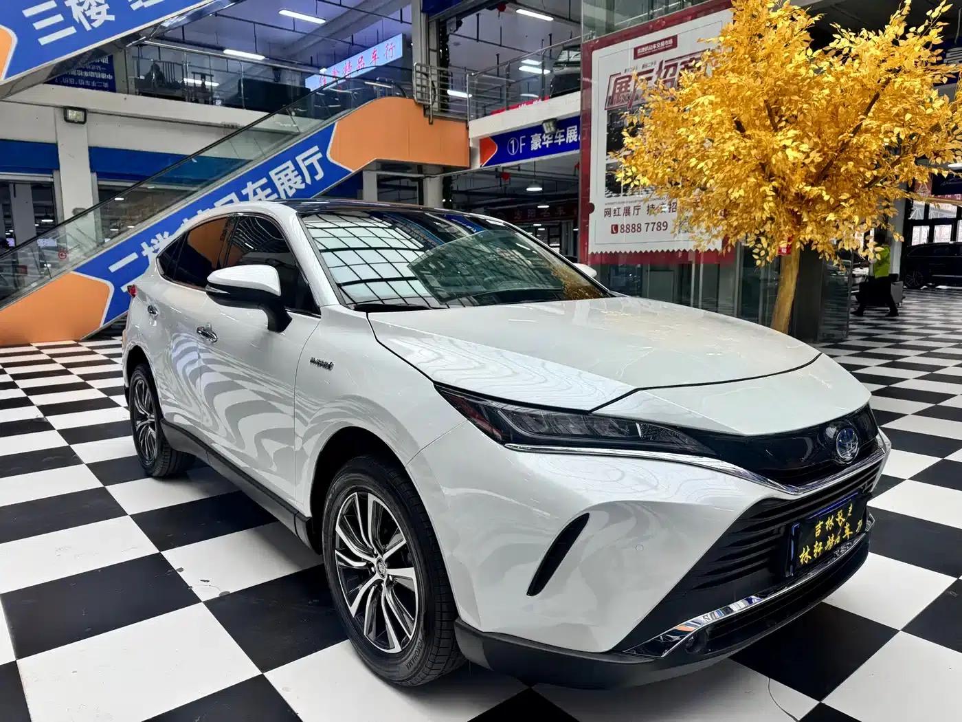 HARRIER 2023 Hybrid 2.5L CVT 2WD Luxury Edition — миниатюра 3