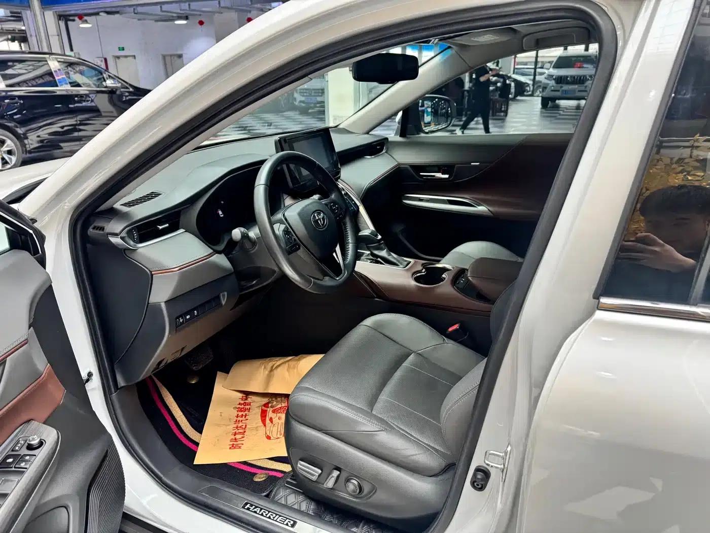 HARRIER 2023 Hybrid 2.5L CVT 2WD Luxury Edition — миниатюра 9