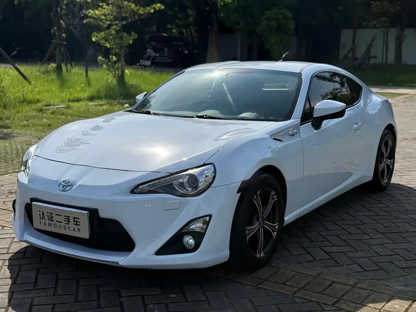 Toyota 86 2014 2.0L Automatic Luxury — миниатюра 1