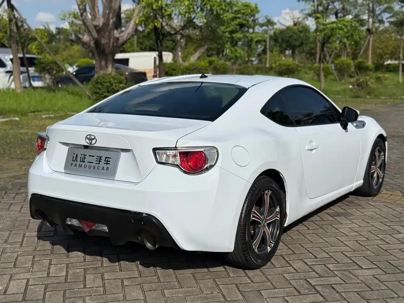 Toyota 86 2014 2.0L Automatic Luxury — миниатюра 18