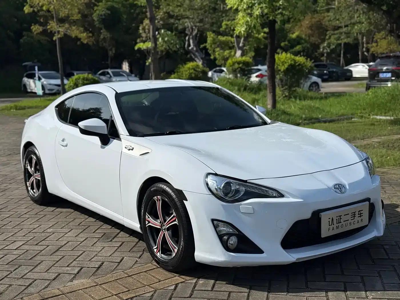 Toyota 86 2014 2.0L Automatic Luxury — миниатюра 3