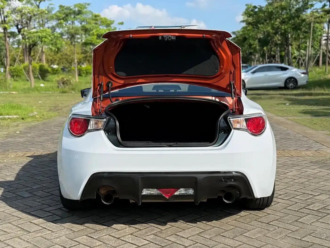 Toyota 86 2014 2.0L Automatic Luxury — миниатюра 21