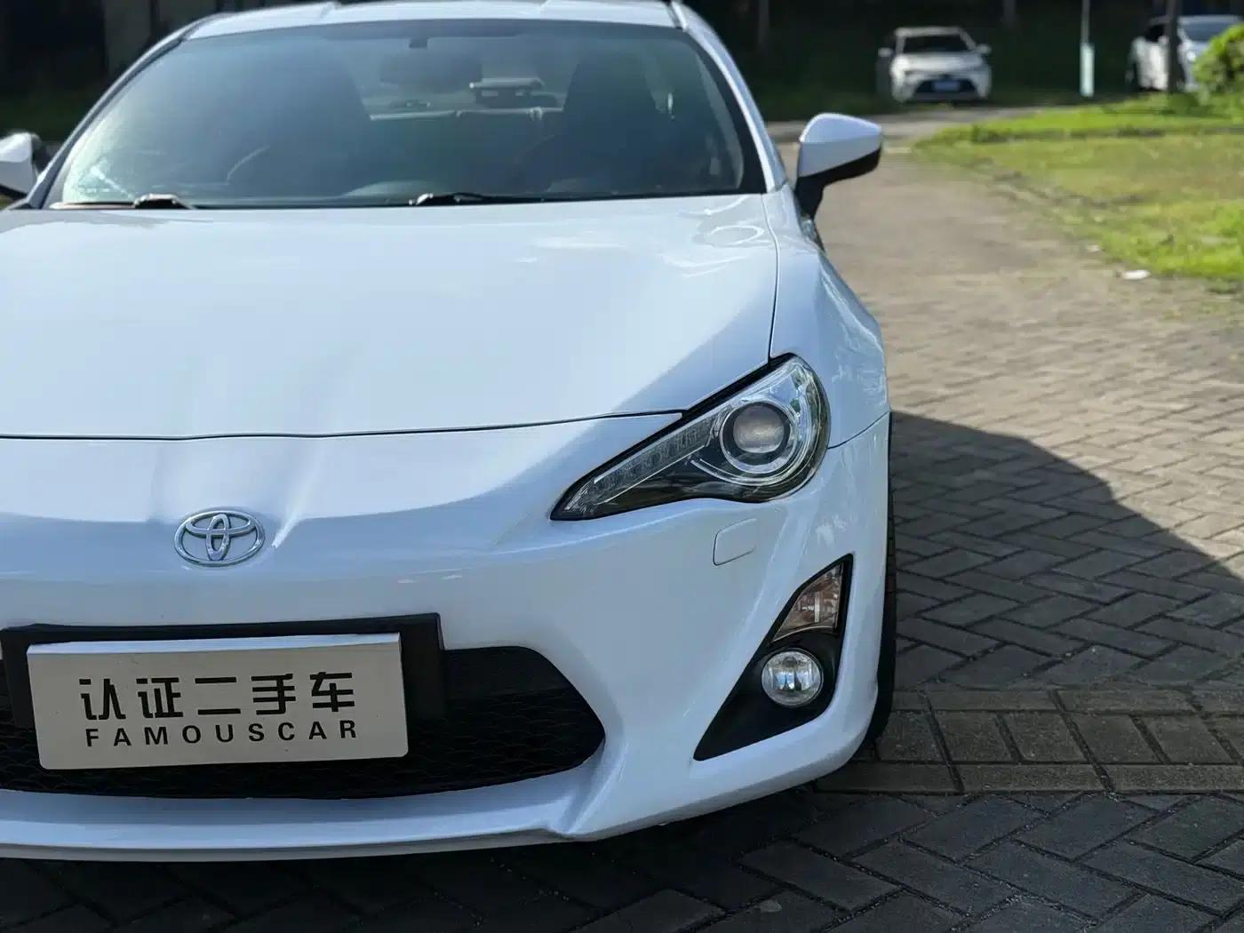 Toyota 86 2014 2.0L Automatic Luxury — миниатюра 4