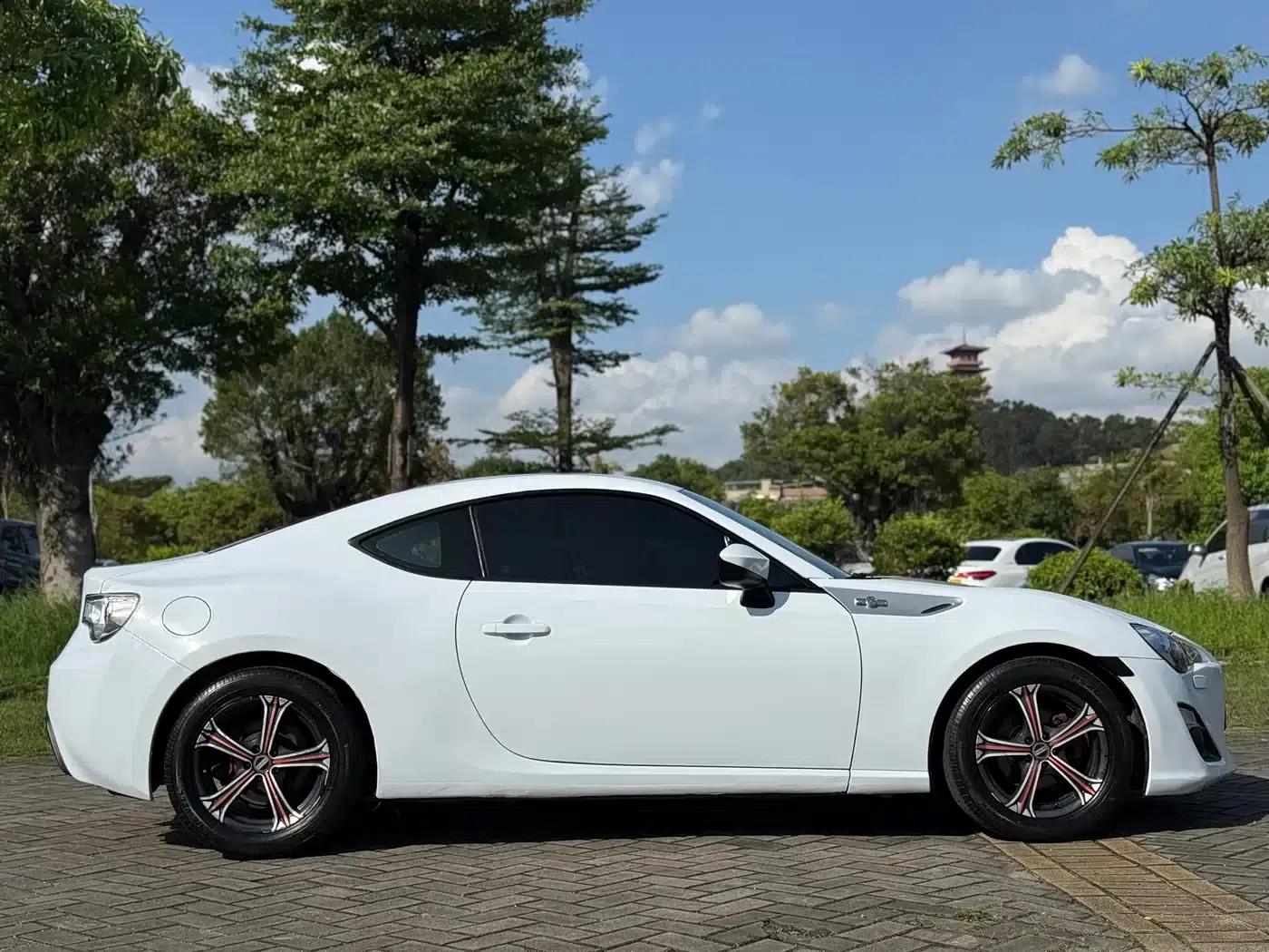Toyota 86 2014 2.0L Automatic Luxury — миниатюра 5