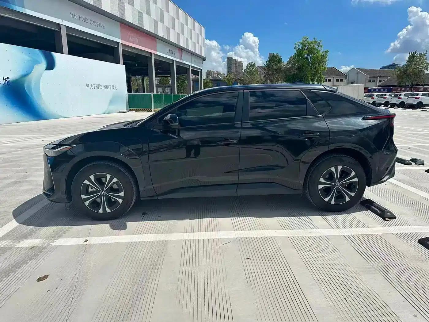 FAW Toyota bZ4X 2022 Two-Wheel Drive Elite JOY Edition — миниатюра 2