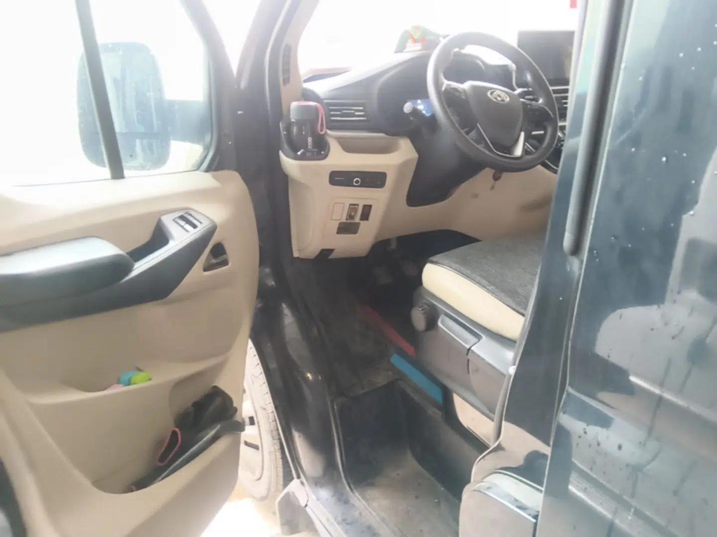SAIC MAXUS Xintu V90 2019 2.0T Manual ZhiDa Rear-Drive Double-Tire Extended-Wheelbase High-Roof 9-Seater — миниатюра 16