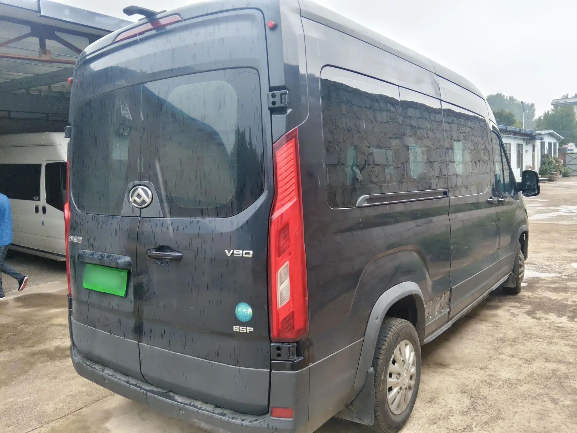 SAIC MAXUS Xintu V90 2019 2.0T Manual ZhiDa Rear-Drive Double-Tire Extended-Wheelbase High-Roof 9-Seater — миниатюра 6