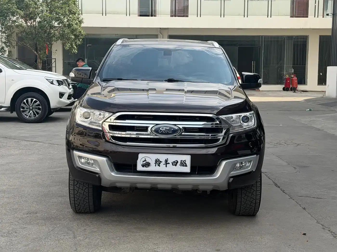 2017 Ford Everest 2.2T Diesel Manual 4WD Luxury 5-Seater — миниатюра 2
