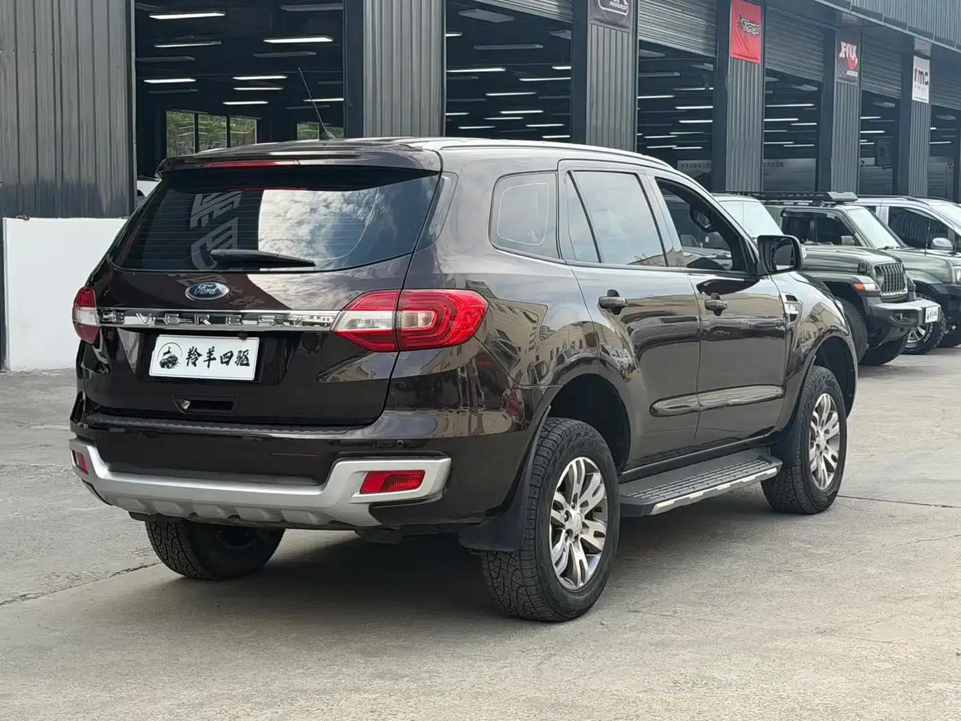 2017 Ford Everest 2.2T Diesel Manual 4WD Luxury 5-Seater — миниатюра 12