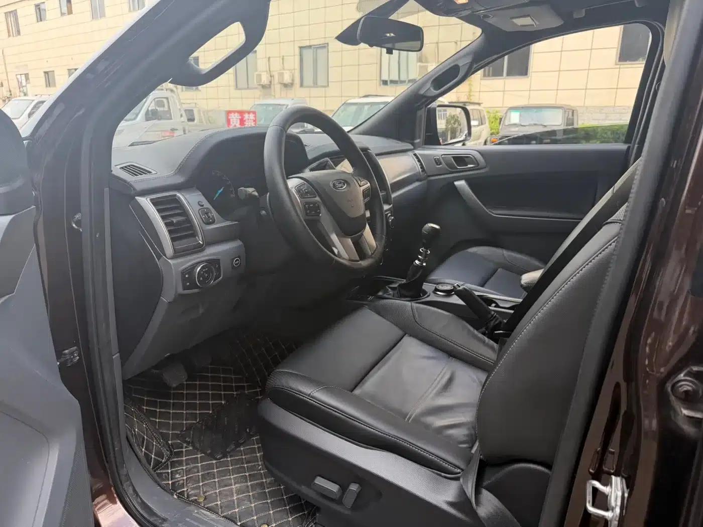 2017 Ford Everest 2.2T Diesel Manual 4WD Luxury 5-Seater — миниатюра 4
